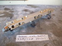 Suzuki DT225 200 150 fuel injector rail 15750-92E04 1987-2003 (image for) Suzuki DT225 200 150 fuel injector rail 15750-92E04 1987-2003